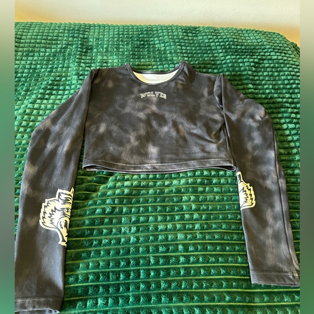 Darc Sport long sleeve cropped shirt, dri fit, size small, never worn
